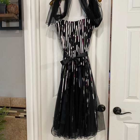 Cache Size 8 Cocktail/Formal Dress with Spaghetti Straps Black Tulle Scarf/Shawl - Picture 10 of 10